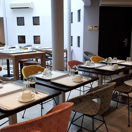 Victoria Garden Centre Apartmanhotel 3*